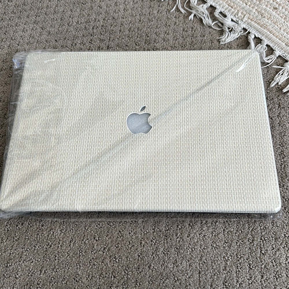 MacBook Pro Rustic Cover - Picture 3 of 5